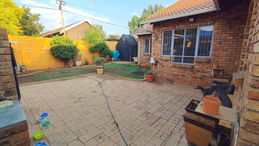 3 Bedroom Property for Sale in Eldoraigne Gauteng