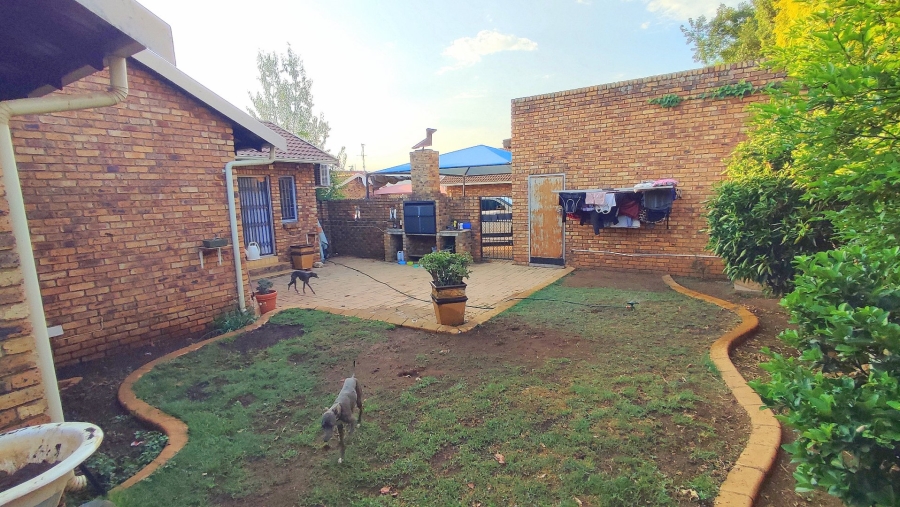 3 Bedroom Property for Sale in Eldoraigne Gauteng