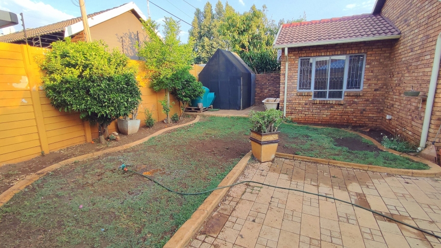 3 Bedroom Property for Sale in Eldoraigne Gauteng