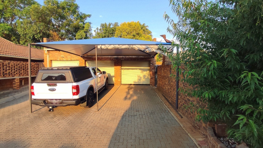 3 Bedroom Property for Sale in Eldoraigne Gauteng