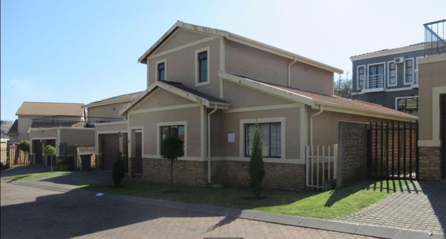 4 Bedroom Property for Sale in Halfway Gardens Gauteng