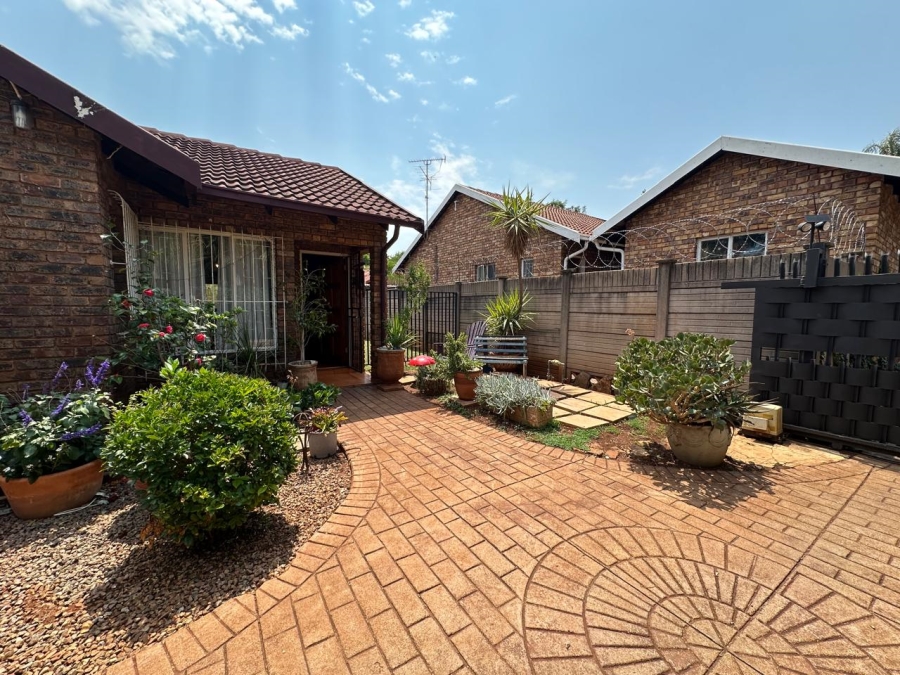 2 Bedroom Property for Sale in Zwartkop Gauteng