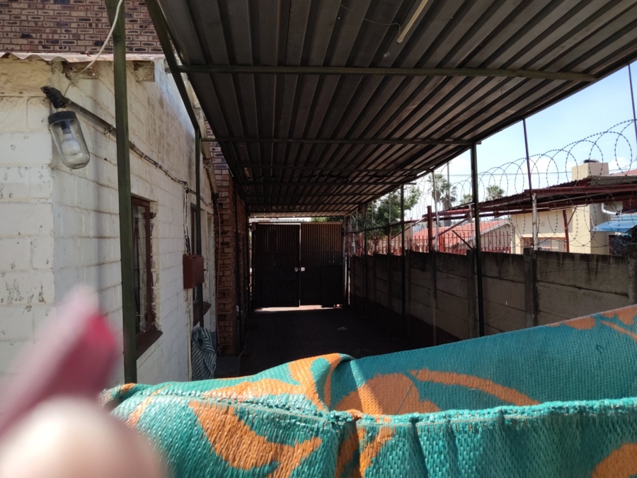 10 Bedroom Property for Sale in Laudium Gauteng