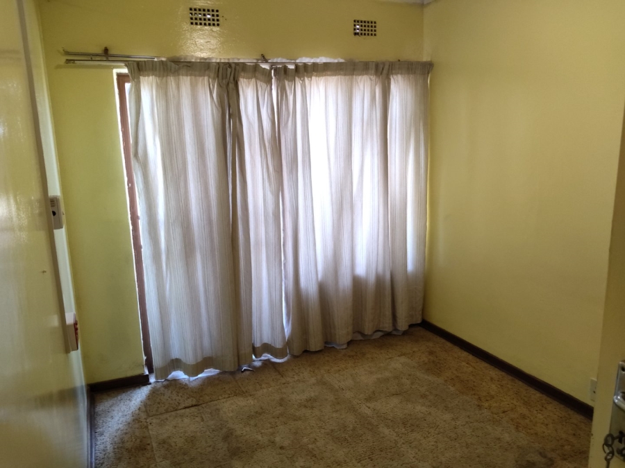 10 Bedroom Property for Sale in Laudium Gauteng