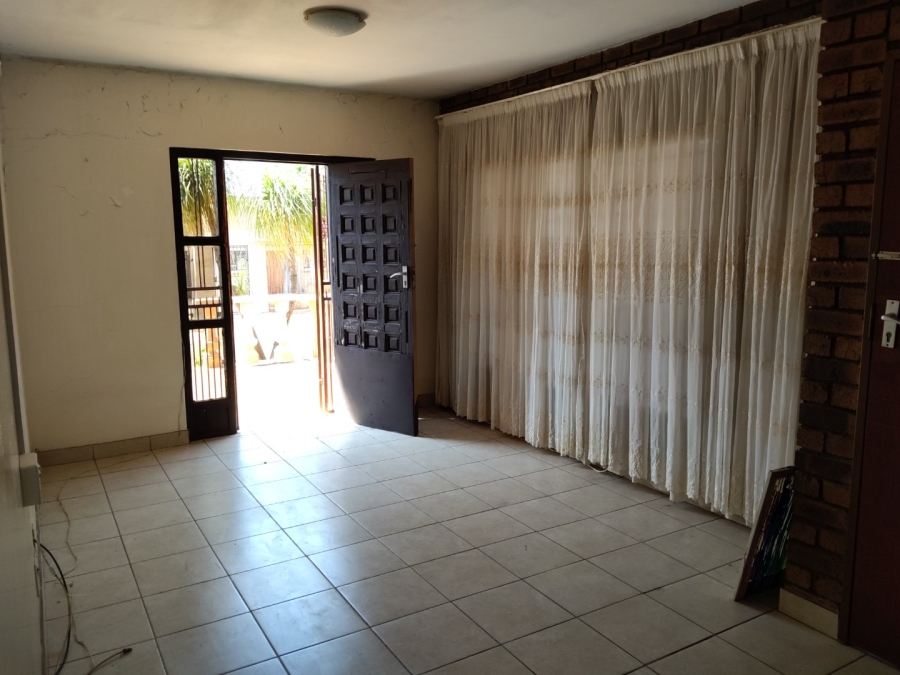10 Bedroom Property for Sale in Laudium Gauteng