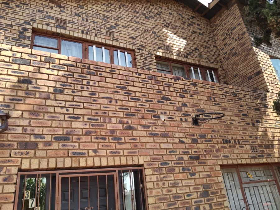 10 Bedroom Property for Sale in Laudium Gauteng
