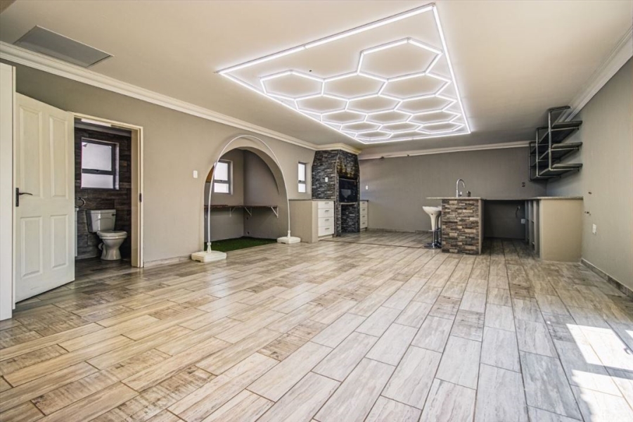 4 Bedroom Property for Sale in Glen Marais Gauteng