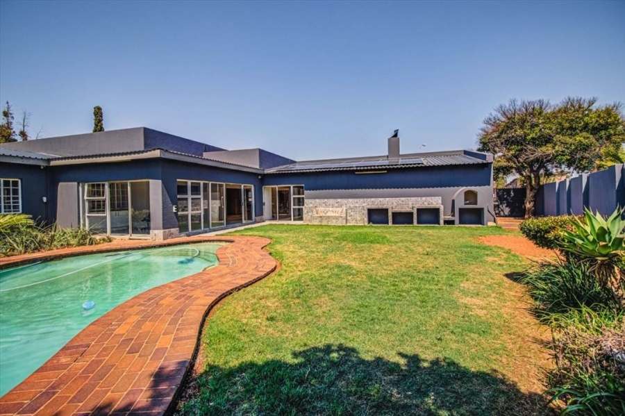 4 Bedroom Property for Sale in Glen Marais Gauteng