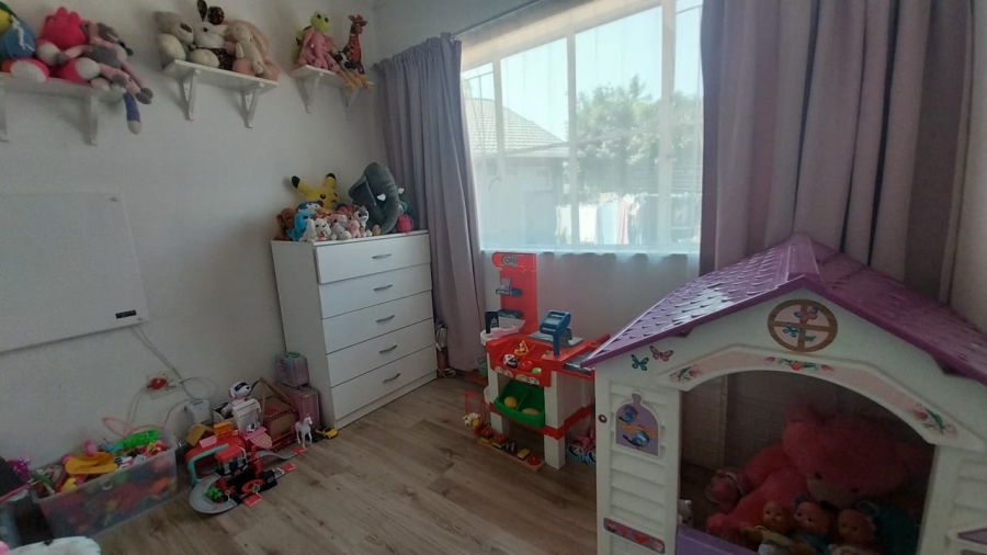 4 Bedroom Property for Sale in Mulbarton Gauteng