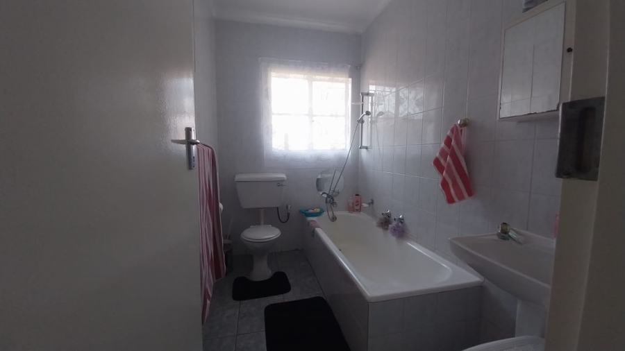 4 Bedroom Property for Sale in Mulbarton Gauteng