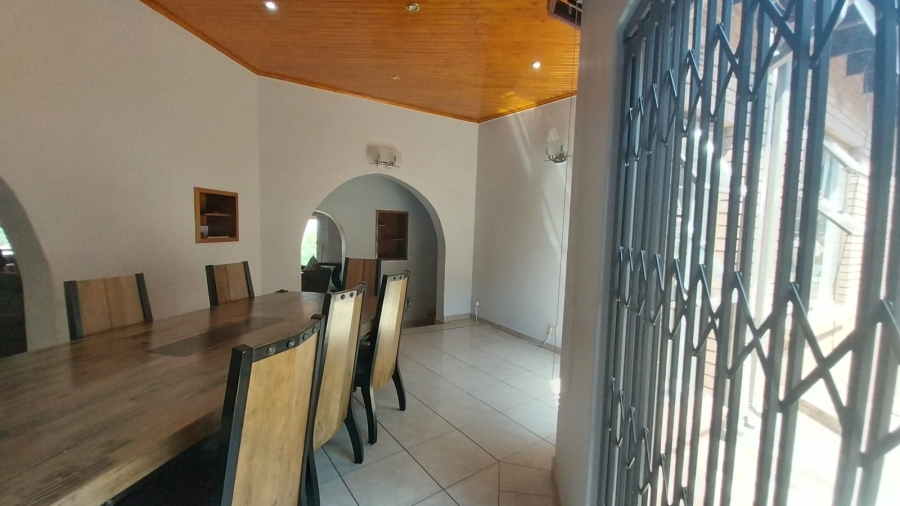 5 Bedroom Property for Sale in Glenvista Gauteng
