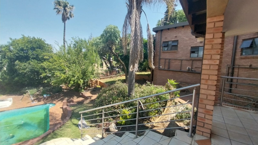 5 Bedroom Property for Sale in Glenvista Gauteng