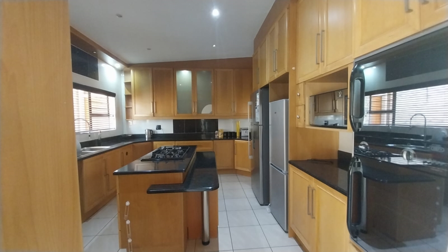 5 Bedroom Property for Sale in Glenvista Gauteng