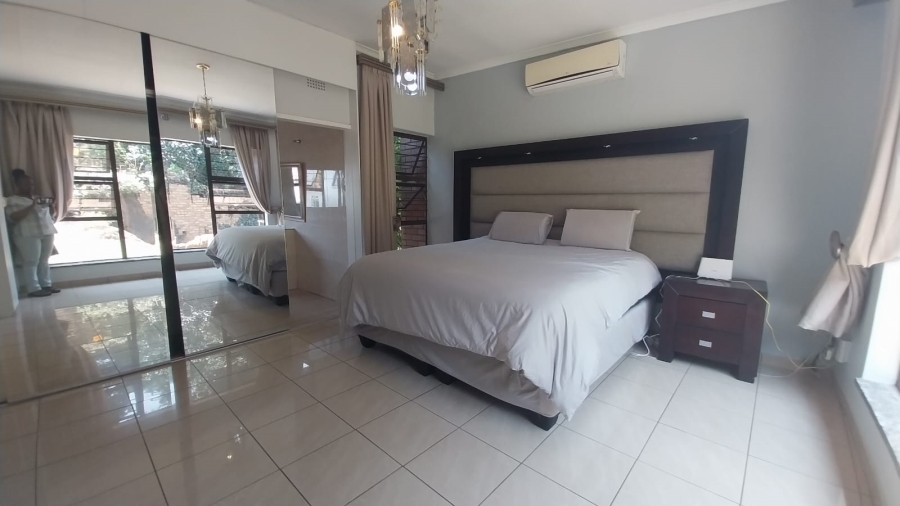 5 Bedroom Property for Sale in Glenvista Gauteng