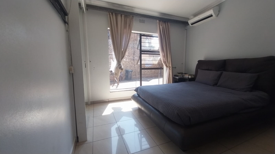 5 Bedroom Property for Sale in Glenvista Gauteng