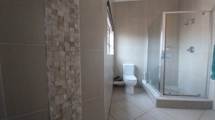 5 Bedroom Property for Sale in Glenvista Gauteng