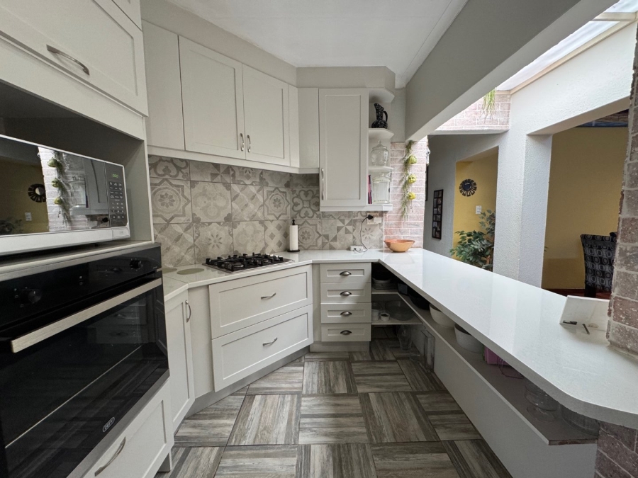 4 Bedroom Property for Sale in Glen Marais Gauteng