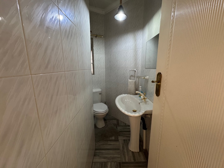 4 Bedroom Property for Sale in Glen Marais Gauteng