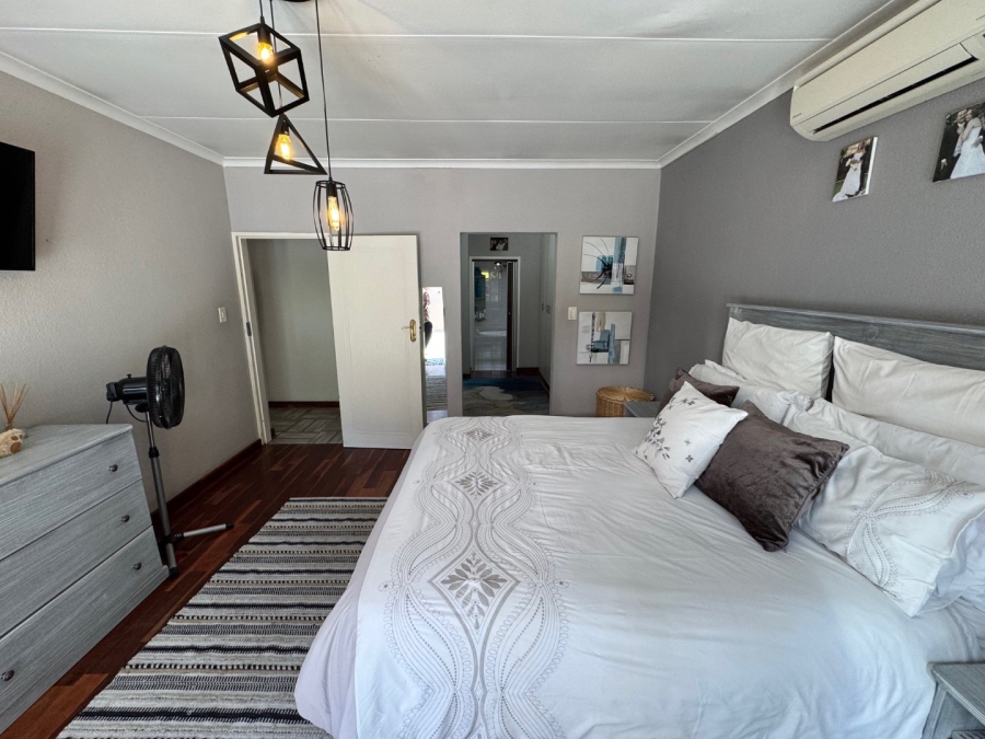 4 Bedroom Property for Sale in Glen Marais Gauteng
