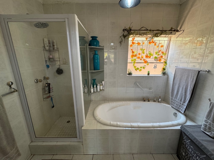 4 Bedroom Property for Sale in Glen Marais Gauteng