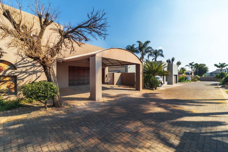 4 Bedroom Property for Sale in Glen Marais Gauteng