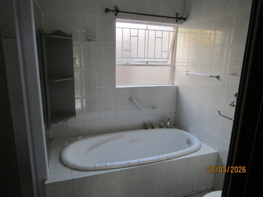 4 Bedroom Property for Sale in Glen Marais Gauteng