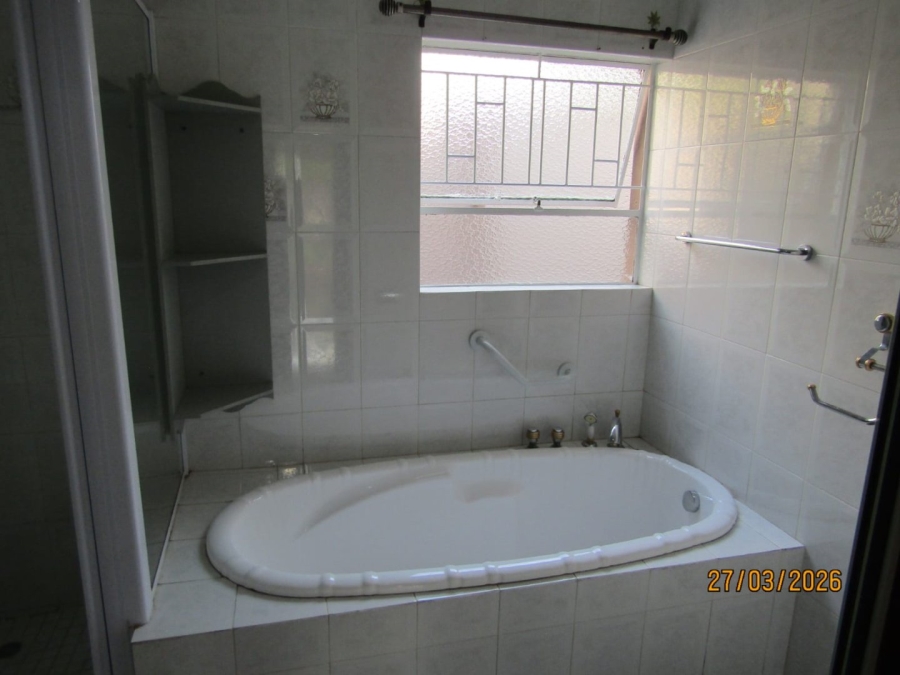 4 Bedroom Property for Sale in Glen Marais Gauteng