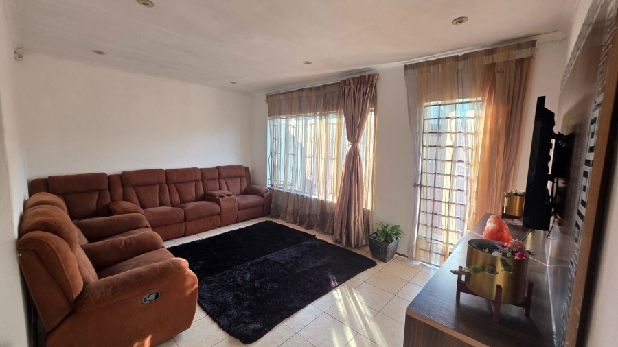 4 Bedroom Property for Sale in Laudium Gauteng
