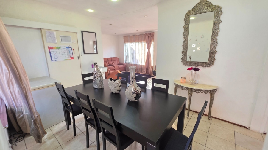 4 Bedroom Property for Sale in Laudium Gauteng
