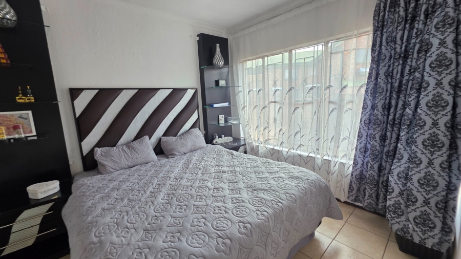 4 Bedroom Property for Sale in Laudium Gauteng