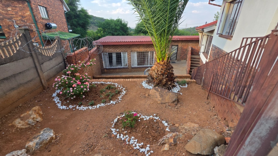4 Bedroom Property for Sale in Laudium Gauteng