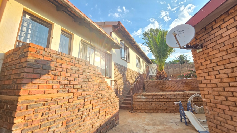 4 Bedroom Property for Sale in Laudium Gauteng