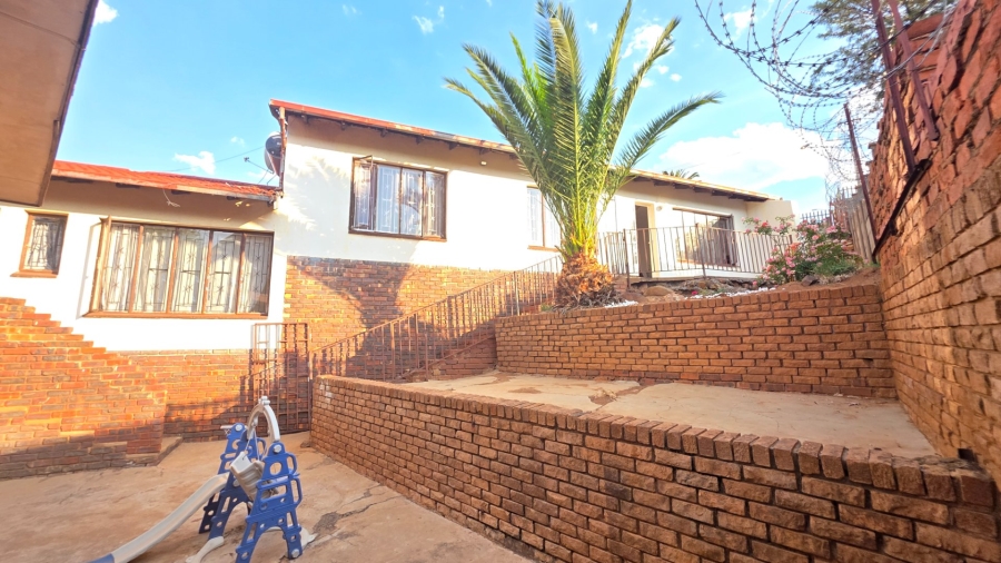4 Bedroom Property for Sale in Laudium Gauteng