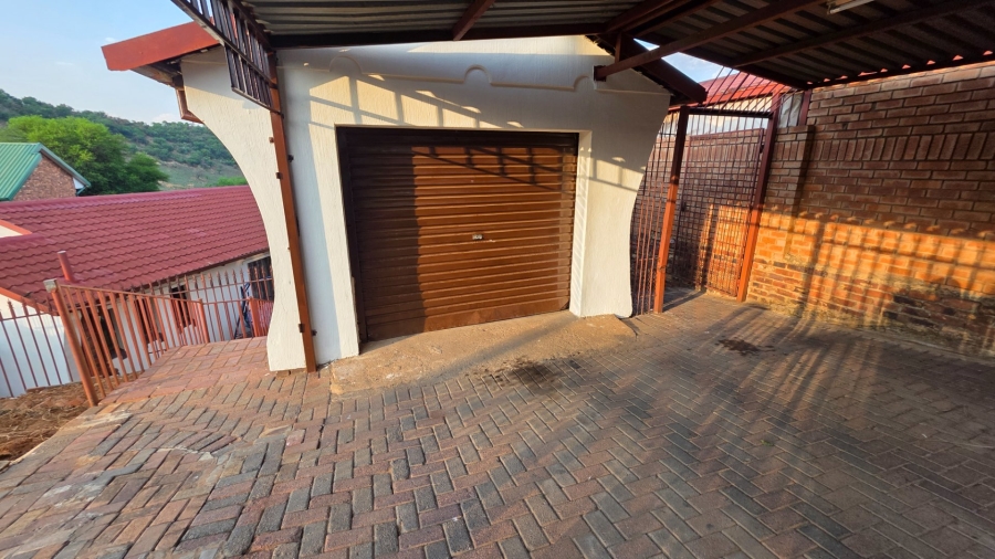 4 Bedroom Property for Sale in Laudium Gauteng
