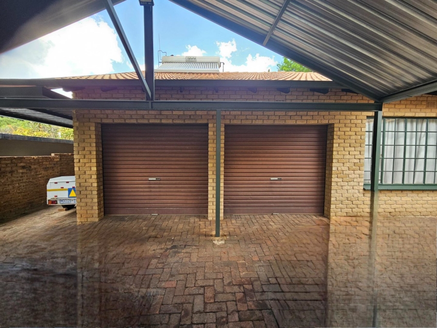 4 Bedroom Property for Sale in Weltevreden Park Gauteng