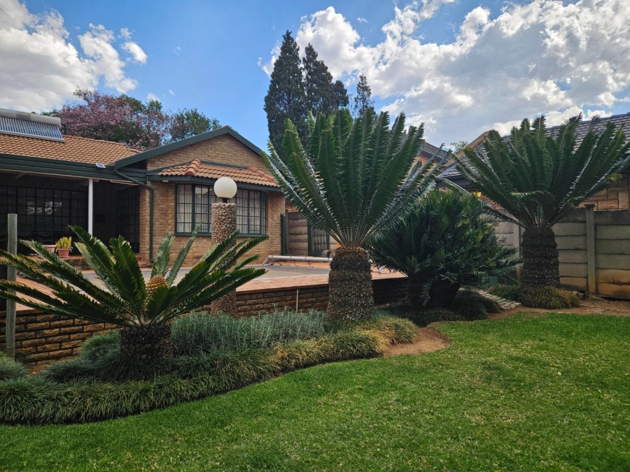 4 Bedroom Property for Sale in Weltevreden Park Gauteng