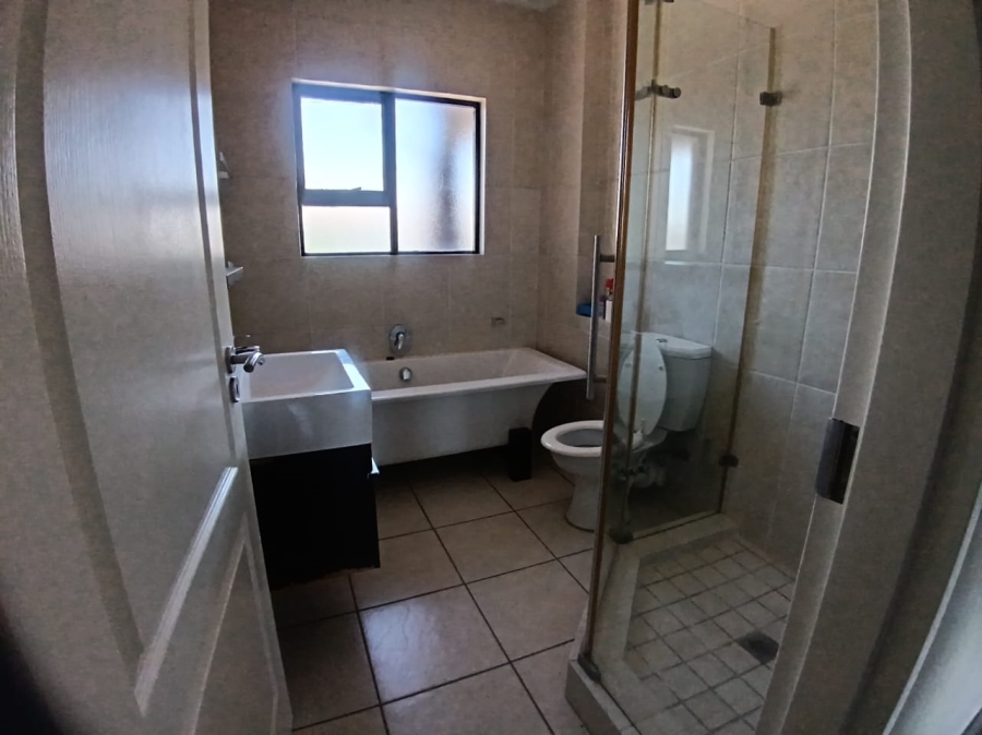 To Let 2 Bedroom Property for Rent in North Riding Gauteng