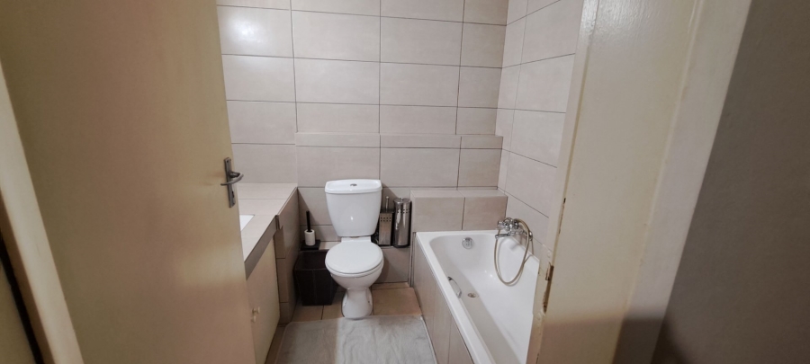 2 Bedroom Property for Sale in Essexwold Gauteng
