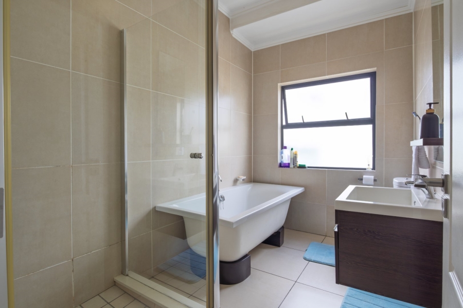 1 Bedroom Property for Sale in Fourways Gauteng