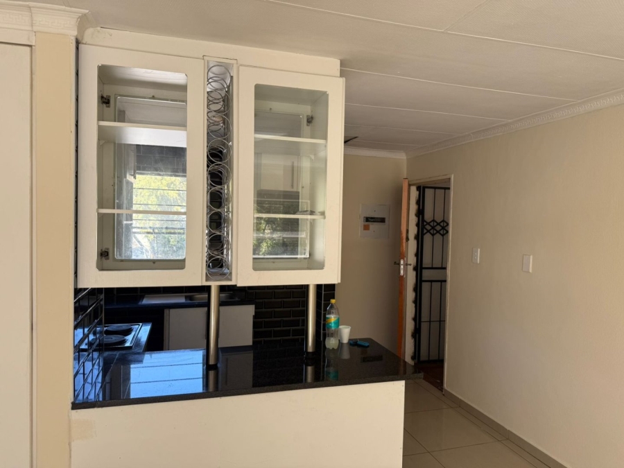 2 Bedroom Property for Sale in Vorna Valley Gauteng