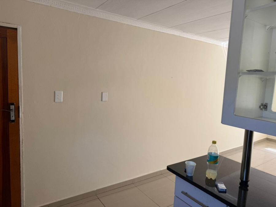 2 Bedroom Property for Sale in Vorna Valley Gauteng