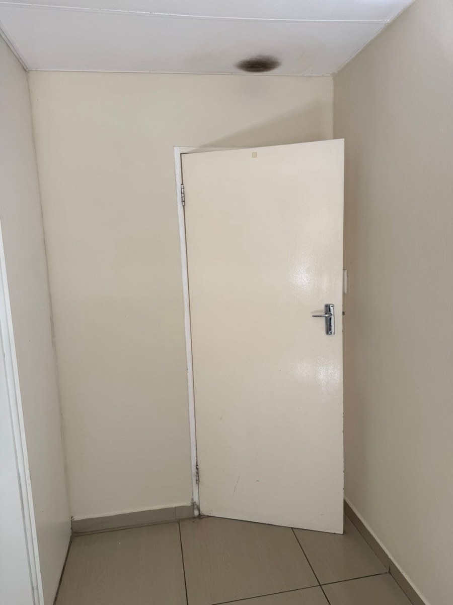 2 Bedroom Property for Sale in Vorna Valley Gauteng