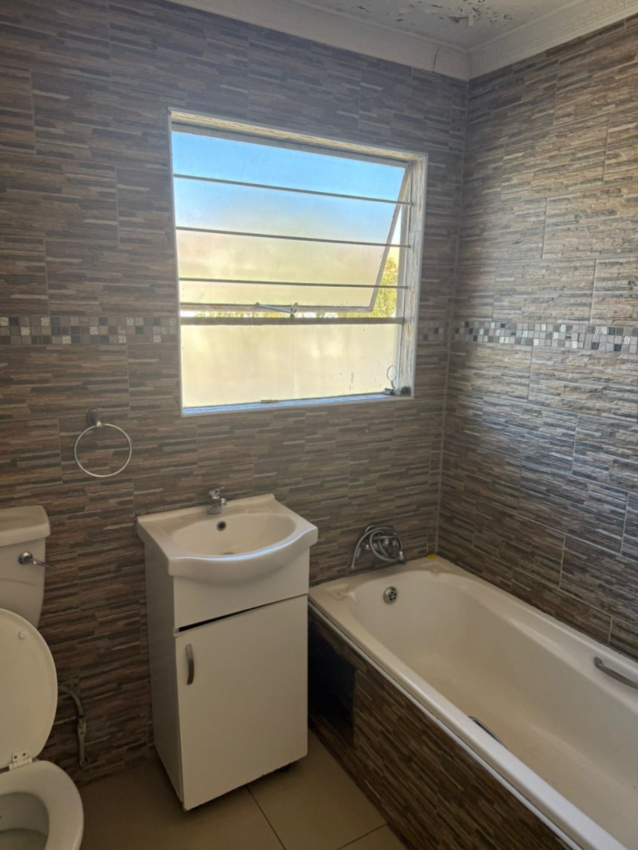 2 Bedroom Property for Sale in Vorna Valley Gauteng