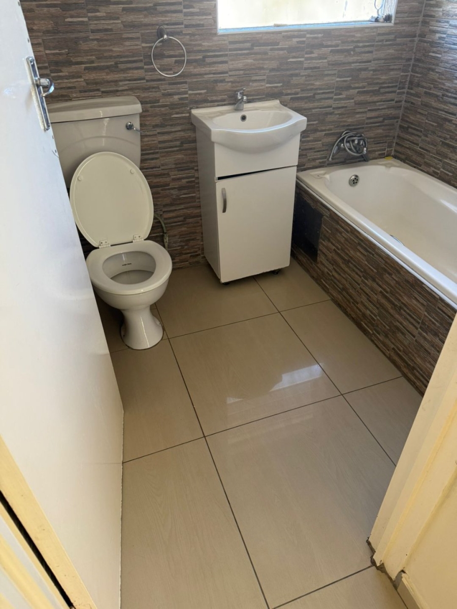 2 Bedroom Property for Sale in Vorna Valley Gauteng