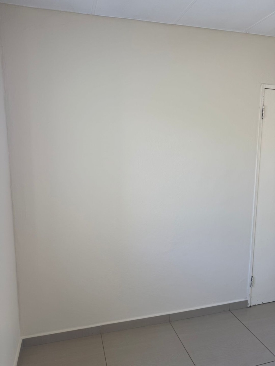 2 Bedroom Property for Sale in Vorna Valley Gauteng