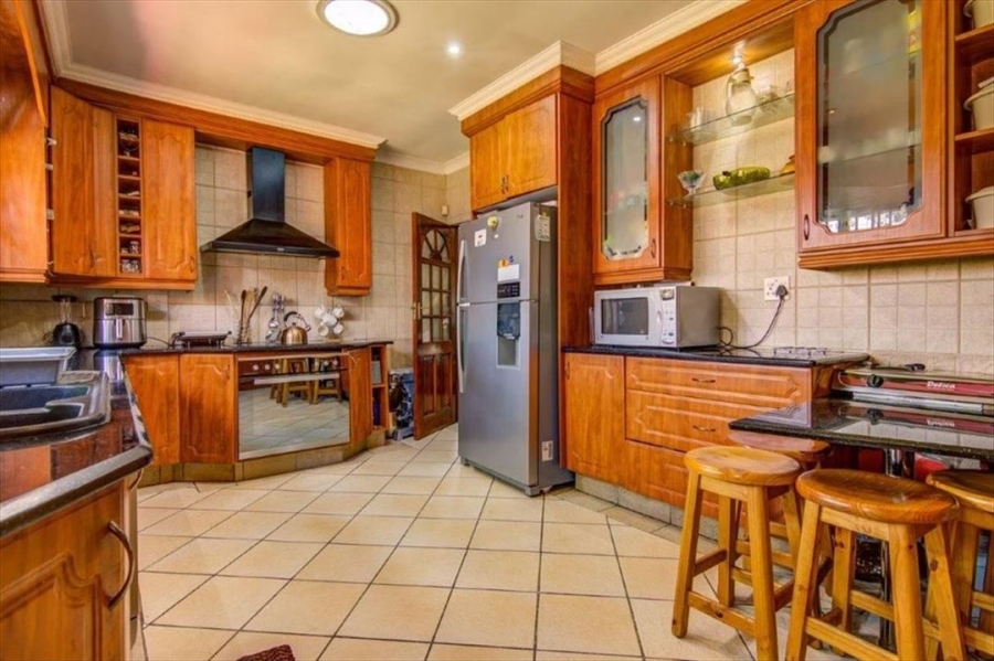5 Bedroom Property for Sale in Beyers Park Gauteng