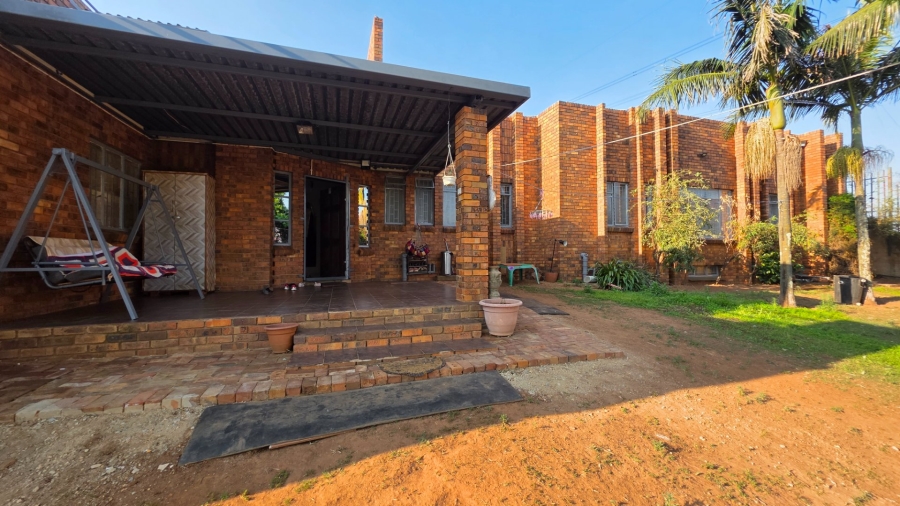 4 Bedroom Property for Sale in Laudium Gauteng