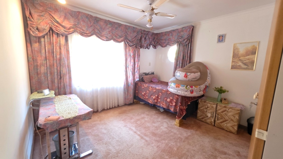 4 Bedroom Property for Sale in Laudium Gauteng