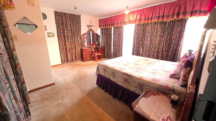 4 Bedroom Property for Sale in Laudium Gauteng
