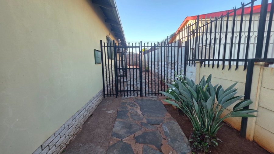 3 Bedroom Property for Sale in Laudium Gauteng